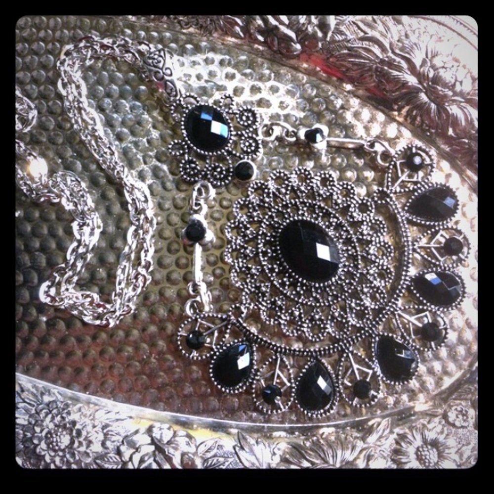 Filigree large necklace Silvertone on  18"chain